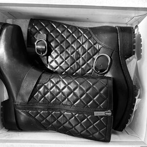 Michael Kors Rosario, Black Leather Quilted Mid Calf, Zip Block Heel, Sz 9M, New